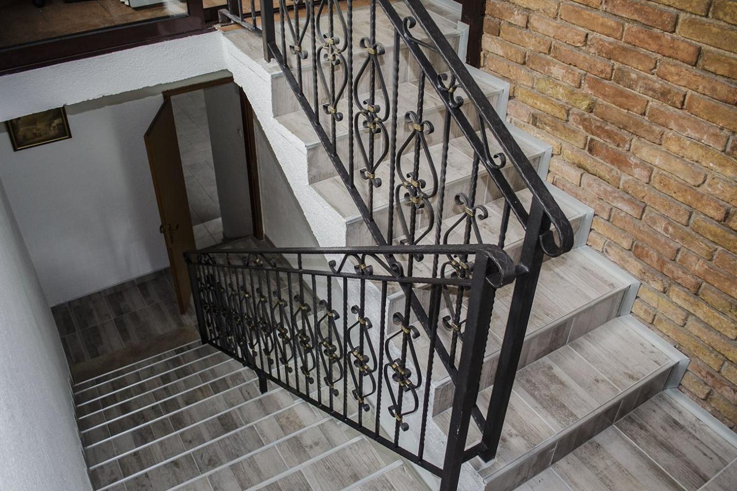 Demi Old Town - Garage Parking Hotel Sarajevo Exterior photo