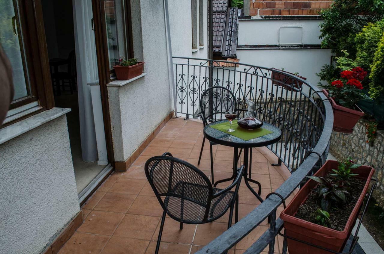 Demi Old Town - Garage Parking Hotel Sarajevo Exterior photo